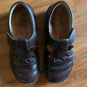 LIKE NEW FINN COMFORT GERMAN SHOES.